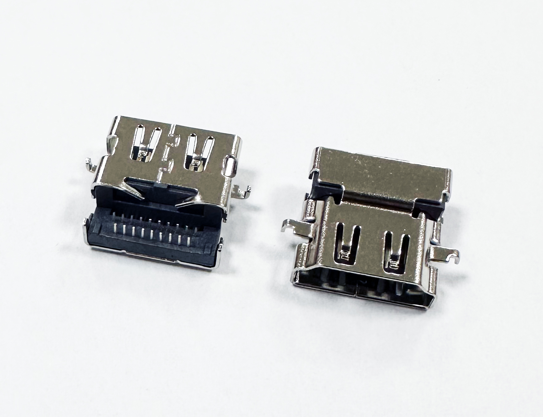 HDMI? A TYPE 反沉3.95；板上1.6；CH1.18；全插母座；不銹鋼外殼；L=13.85MM  016T3.95-19P-B