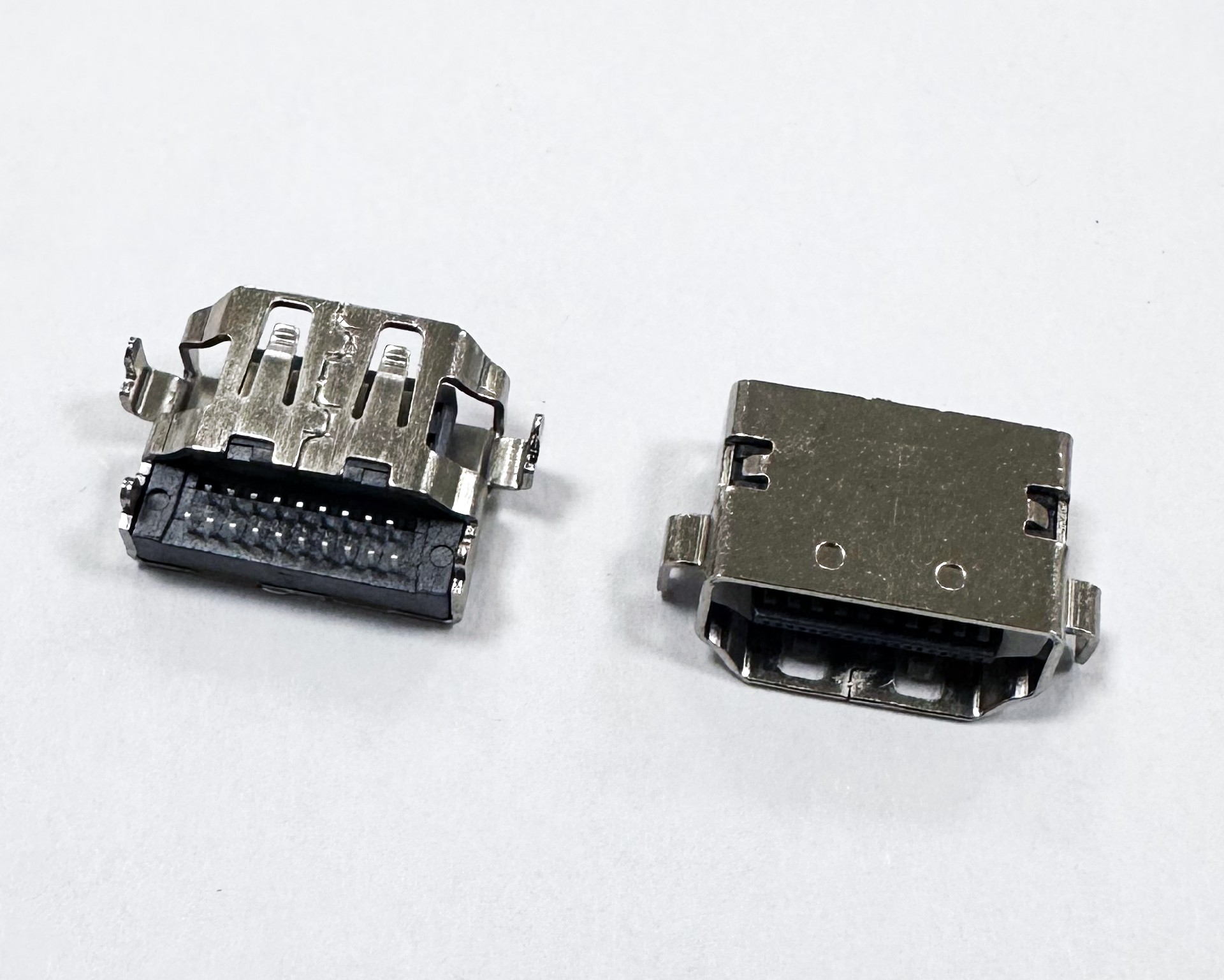 HDMI? A TYPE; 正沉1.95；斜口； 板上3.6母；不銹鋼外殼  XKD-001T1.95-19P-A